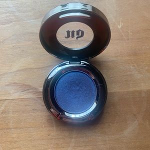 Urban Decay single eyeshadow in Plague.